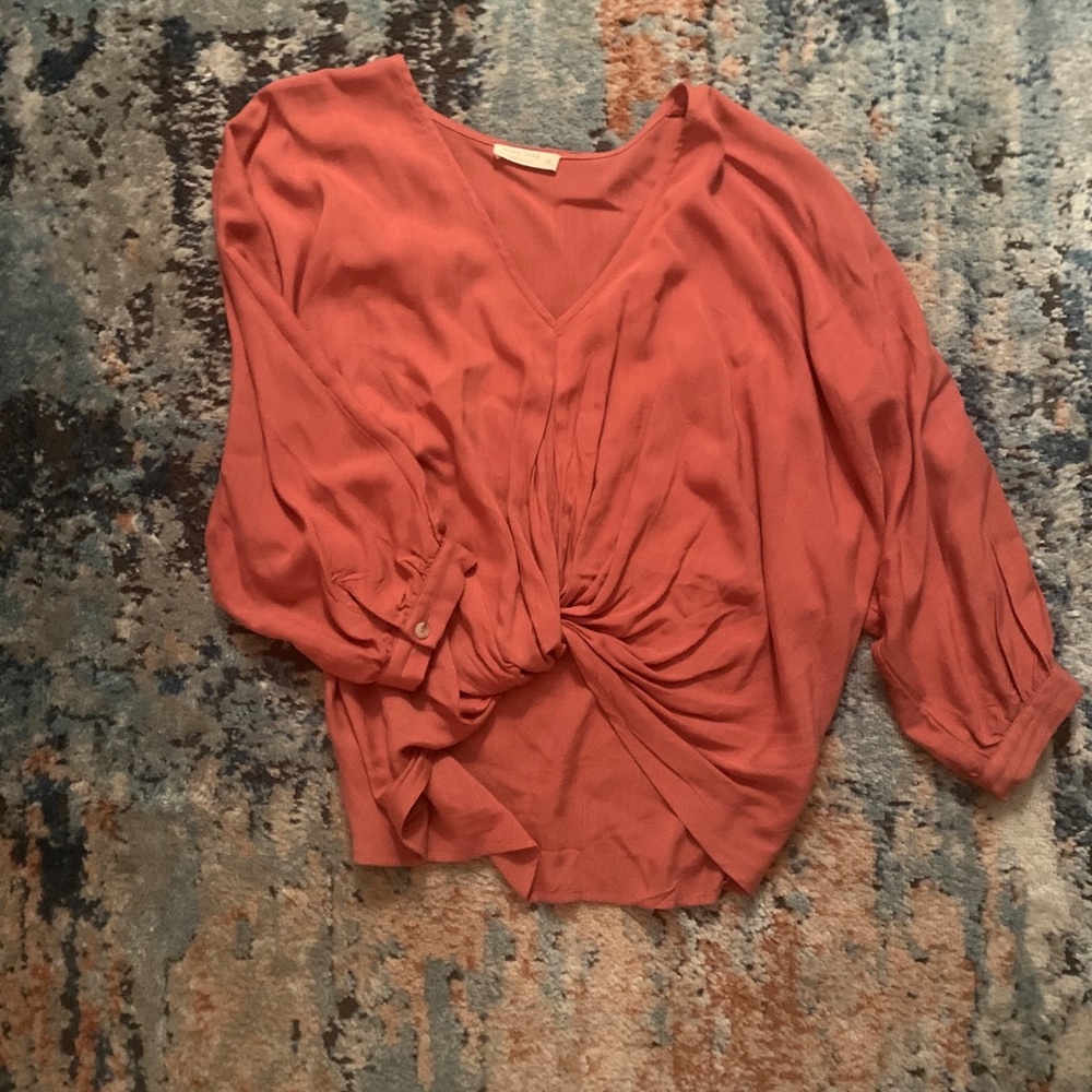 High low blouse with 3/4 sleeves
